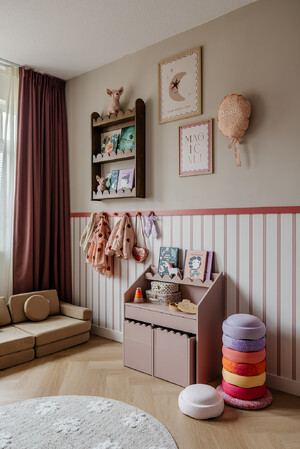 Book Nook vintage roseMontessori Desk – compact desk for children