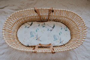 Fly bed sheet to the Moses basket