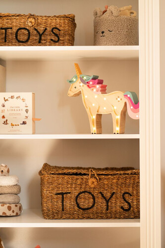 Ines_bookcase_lifestyle_04.jpg