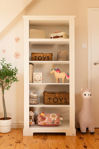 Ines_bookcase_lifestyle_01.jpg