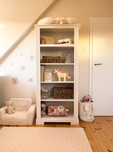 Ines_bookcase_2.jpg